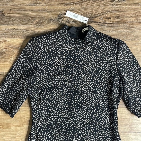 Alice + Olivia Inka Strong Shoulder Mock Neck Dress - Picture 5 of 9